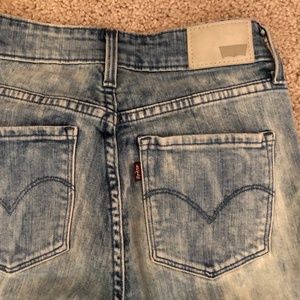 Light Blue Wash Levi's Skinny Jeans